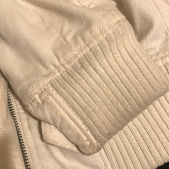 A&F with faux fur hood - Picture 6 of 7